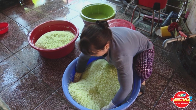 TP. Hồ Chí Minh: Ấm áp nồi bánh tét đoàn viên của gia đình nhiều thế hệ- Ảnh 3.