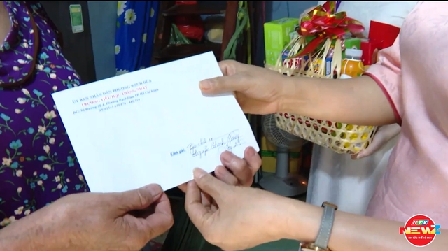 Chung tay mang Tết ấm đến học sinh nghèo- Ảnh 2. Chung tay mang Tết ấm đến học sinh nghèo- Ảnh 2.