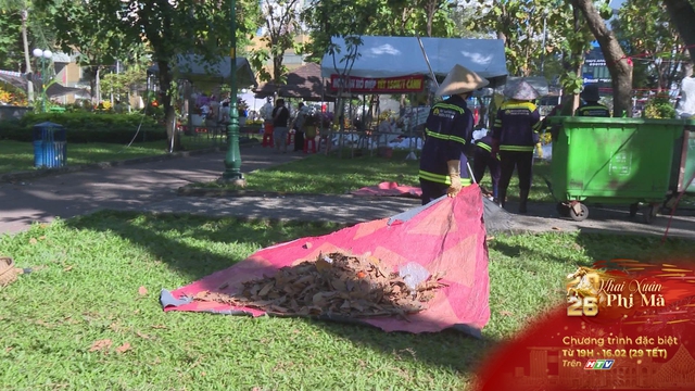 Thầm lặng giữ gìn sắc xuân xanh – sạch – đẹp tại Công viên 23/9 - Ảnh 3.