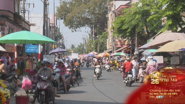 Nhộn nhịp chợ Thủ Dầu Một trong ngày cuối năm - Ảnh 1.