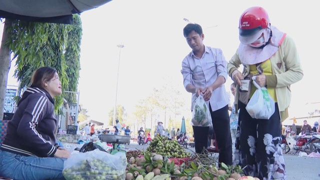 Nhộn nhịp chợ 29 Tết tại khu vực phía Đông TP. Hồ Chí Minh - Ảnh 4.