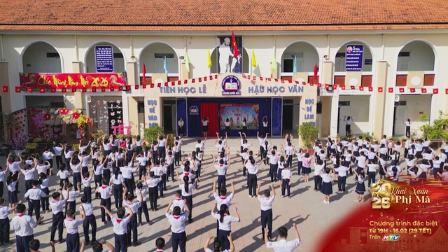 Tiếng trống trường rộn rã giữa nắng xuân sau bão lũ - Ảnh 2.