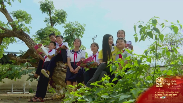 Tiếng trống trường rộn rã giữa nắng xuân sau bão lũ - Ảnh 4.