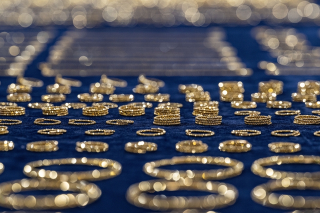 Sáng 17/2, giá vàng thế giới ở quanh mốc 5.000 USD/ounce - Ảnh 1.