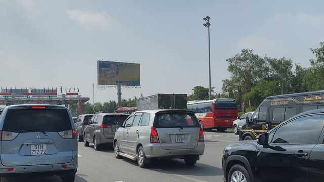 60 Giây ngày 16/2/2026 | Lưu giữ tục dựng cây nêu ngày Tết - Ảnh 2.