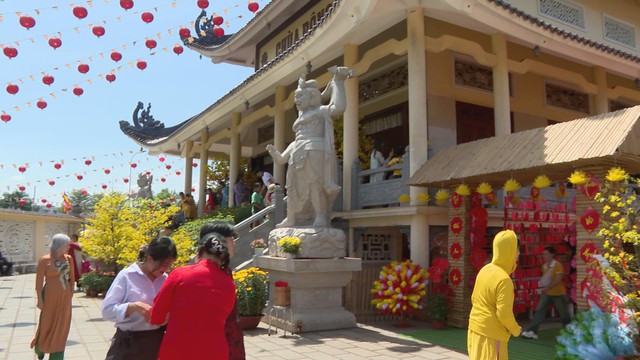 Lễ chùa đầu năm - Gieo tâm an giữa mùa xuân mới - Ảnh 1.