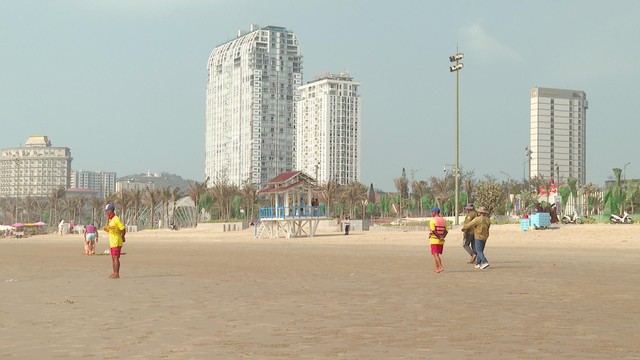 Huy động nhân lực cứu hộ trực chiến bãi biển phía Đông TP. Hồ Chí Minh- Ảnh 5. Huy động nhân lực cứu hộ trực chiến bãi biển phía Đông TP. Hồ Chí Minh- Ảnh 5.