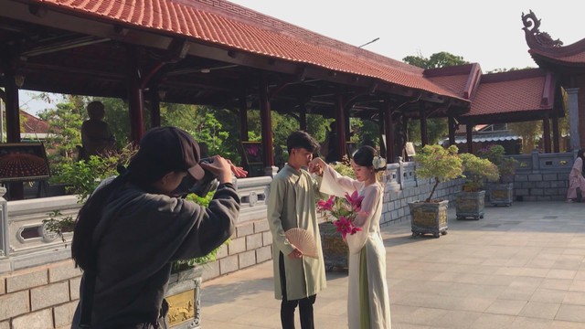 60 Giây ngày 2/2/2026 | TP. Hồ Chí Minh: Cúc mâm xôi giá rẻ phủ vàng nhiều tuyến đường - Ảnh 5.