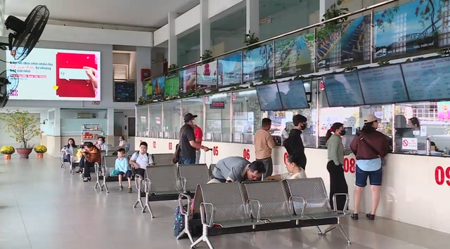 Nhộn nhịp chuyến xe đầu xuân tại Bến xe Miền Tây- Ảnh 3.