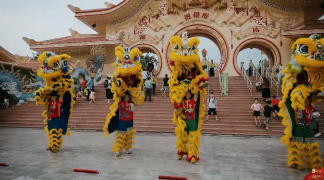 Sức hút từ các điểm du xuân giữa lòng thành phố- Ảnh 2.