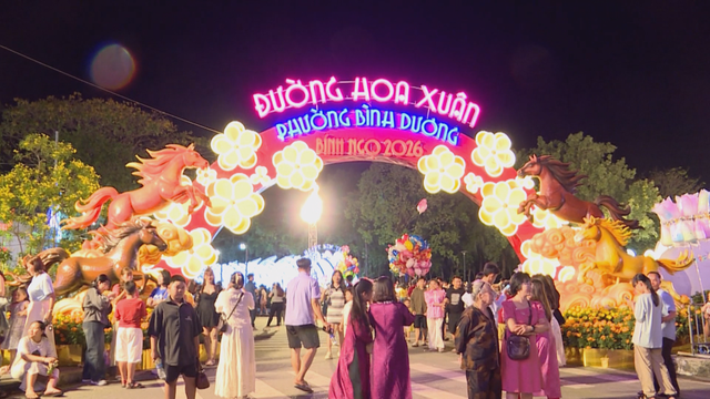 Đường hoa và đường sách Tết Bính Ngọ 2026 thu hút đông đảo người dân TP. Hồ Chí Minh- Ảnh 3.