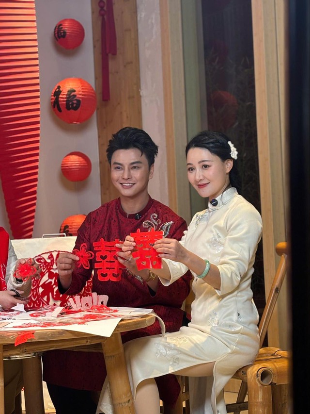 HTV hợp tác cùng Đài truyền hình sản xuất format Chị đẹp rẽ sóng ra mắt 2 MV Ca nhạc đón năm mới.- Ảnh 8. HTV hợp tác cùng Đài truyền hình sản xuất format Chị đẹp rẽ sóng ra mắt 2 MV Ca nhạc đón năm mới.- Ảnh 8.