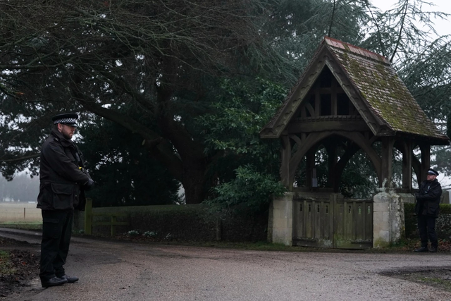 Vua Charles III tuyên bố cứng rắn sau khi em trai bị bắt - Ảnh 2.