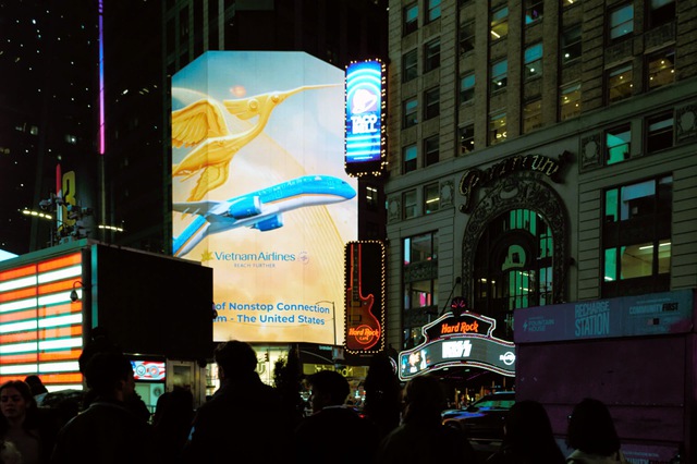 Hình ảnh Việt Nam tỏa sáng tại Quảng trường Thời đại, New York - Ảnh 2.