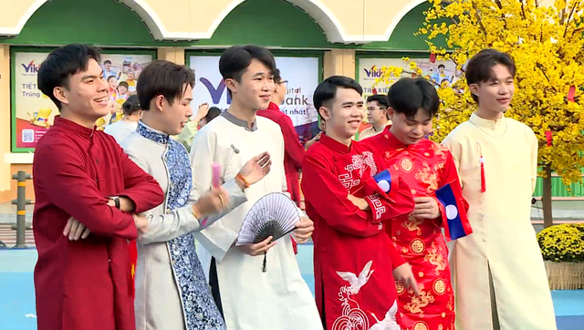 Sinh viên Lào - Campuchia rộn ràng đón Tết Việt tại TP. Hồ Chí Minh - Ảnh 1.