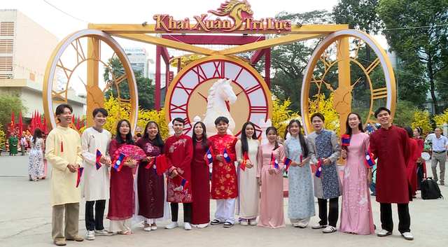 Sinh viên Lào - Campuchia rộn ràng đón Tết Việt tại TP. Hồ Chí Minh - Ảnh 7.