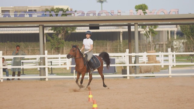 Cưỡi ngựa thành trào lưu du xuân của giới trẻ TP. Hồ Chí Minh- Ảnh 2.