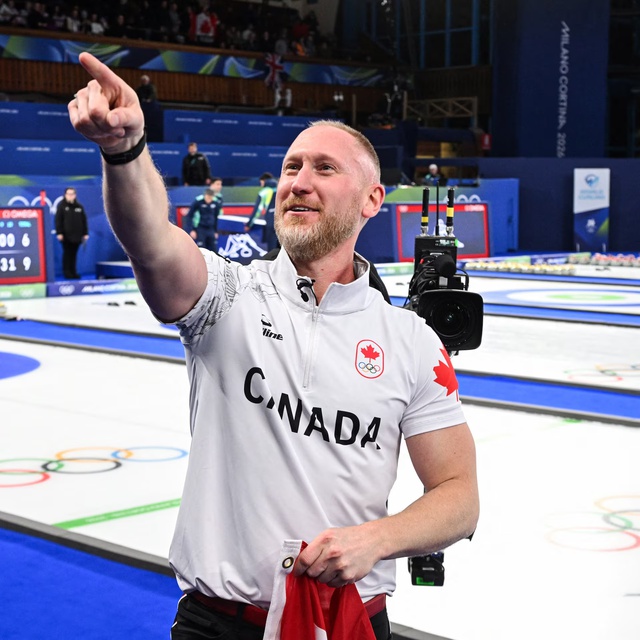 Brad Jacobs giành Huy chương vàng bi đá trên băng tại Olympic 2026 - Ảnh 1.