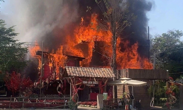 Cháy lớn quán cà phê ở phường Hiệp Bình mùng 6 Tết- Ảnh 1.