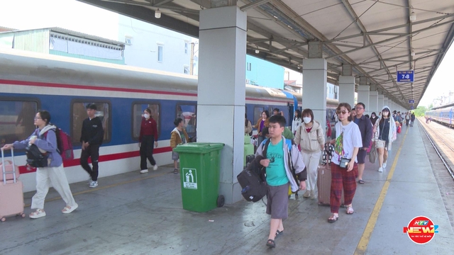 Mùng 6: Dòng người nô nức trở lại TP. Hồ Chí Minh- Ảnh 6.