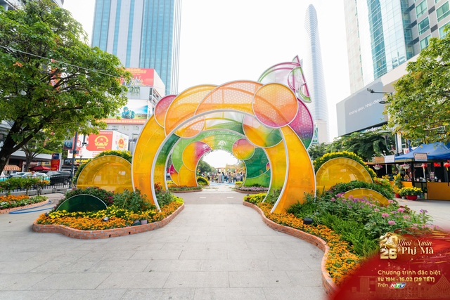 Bế mạc Đường hoa Nguyễn Huệ Tết Bính Ngọ 2026: Hơn 1,8 triệu lượt khách check-in đường hoa hai phiên bản- Ảnh 2.