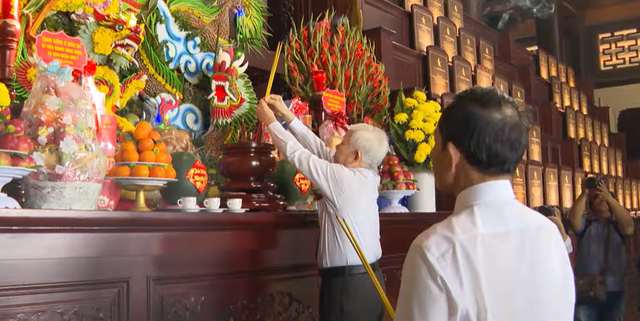 Dâng hương tri ân tại Khu truyền thống cách mạng Sài Gòn - Chợ Lớn - Gia Định- Ảnh 3.