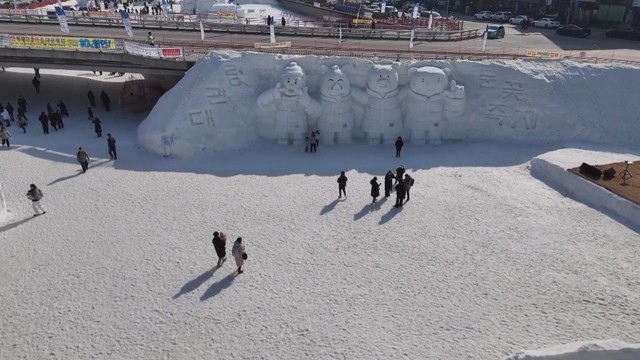 Tận hưởng những khoảnh khắc cuối cùng của Lễ hội Tuyết Daegwallyeong Hàn Quốc - Ảnh 1.