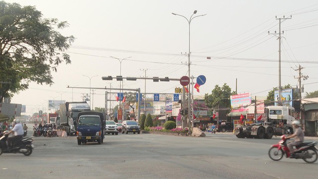 Giao thông cửa ngõ phía Đông TP.HCM thông thoáng trong ngày đầu làm việc sau Tết - Ảnh 1.