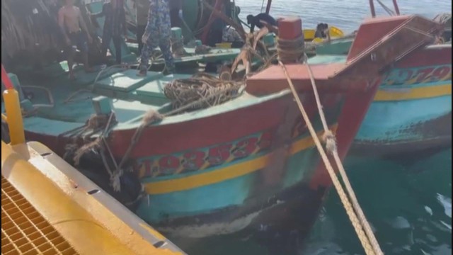 Nhà giàn DK1/10 kịp thời cấp cứu ngư dân bị tai nạn trên biển - Ảnh 1.