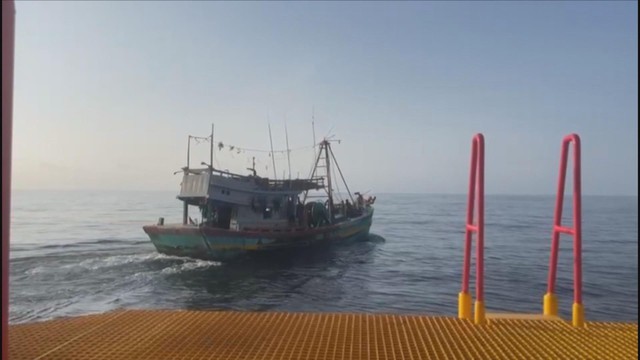 Nhà giàn DK1/10 kịp thời cấp cứu ngư dân bị tai nạn trên biển - Ảnh 3.