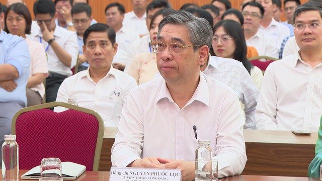 Phó Bí thư Thành ủy Nguyễn Phước Lộc thăm, chúc Tết Ban Quản lý Đường sắt đô thị TP.HCM - Ảnh 2.