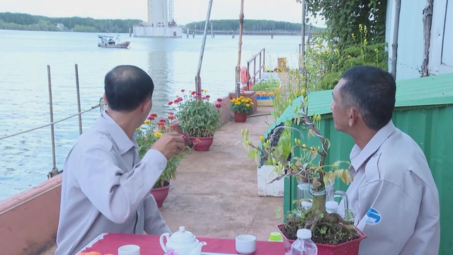 Đón Tết trên sông Thị Vải: Những người giữ nhịp an toàn tại khu vực thi công cầu Phước An - Ảnh 4.