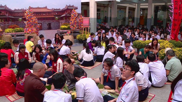 Tết xưa và nay: Giá trị truyền thống trong không gian trường học - Ảnh 7.