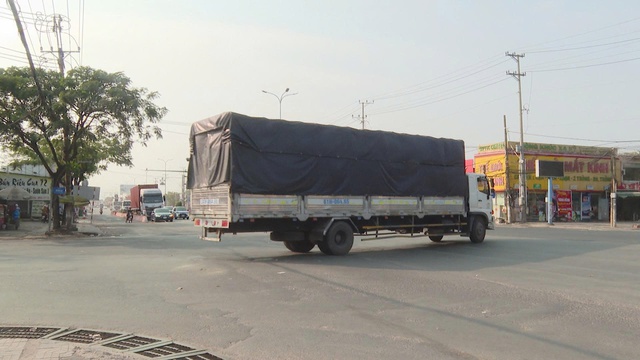 Giao thông cửa ngõ phía Đông TP.HCM thông thoáng trong ngày đầu làm việc sau Tết - Ảnh 2.