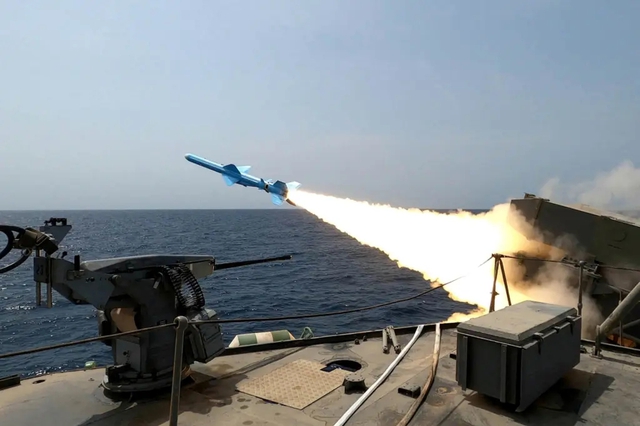 Reuters: Iran sắp mua tên lửa chống hạm của Trung Quốc - Ảnh 1.