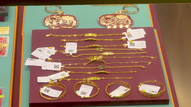 Thị trường vàng TP. Hồ Chí Minh "nóng" dần trước ngày vía Thần Tài - Ảnh 5.