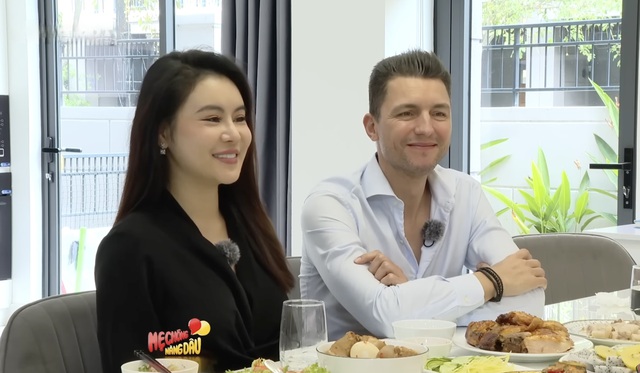 Mẹ chồng nàng dâu: Chàng rể người Bỉ "đốn tim" mẹ vợ miền Tây bằng vàng  - Ảnh 2.