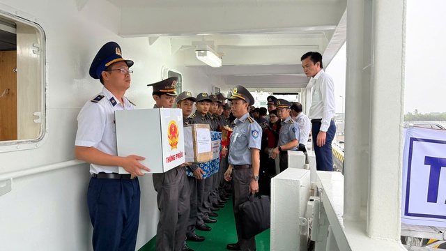 TP. Hồ Chí Minh bầu cử sớm tại một số khu vực sáng nay - Ảnh 4.