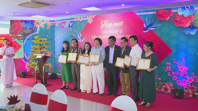 HTV họp mặt văn nghệ sĩ đầu xuân Bính Ngọ 2026, tri ân và vinh danh nhiều gương mặt tiêu biểu - Ảnh 3.