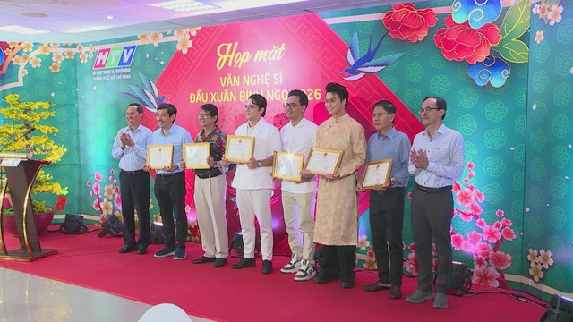 HTV họp mặt văn nghệ sĩ đầu xuân Bính Ngọ 2026, tri ân và vinh danh nhiều gương mặt tiêu biểu - Ảnh 7.
