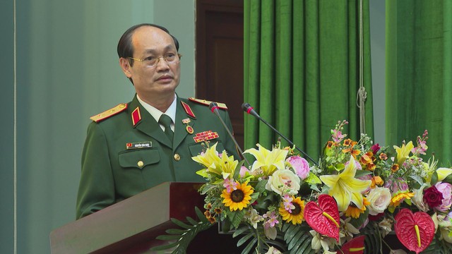Trao Huy hiệu 40 năm tuổi Đảng cho Trung tướng Nguyễn Văn Nam- Ảnh 3.