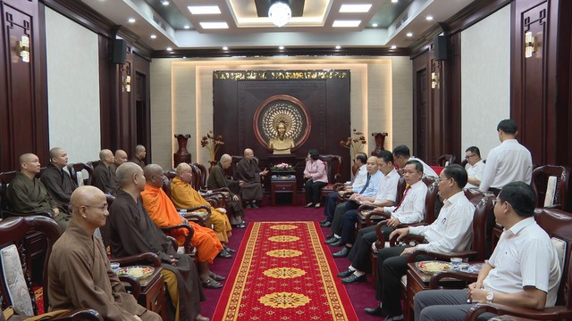 Lãnh đạo TP. Hồ Chí Minh tiếp đoàn Giáo hội Phật giáo Việt Nam Thành phố chúc Tết - Ảnh 1.