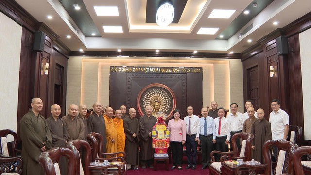 Lãnh đạo TP. Hồ Chí Minh tiếp đoàn Giáo hội Phật giáo Việt Nam Thành phố chúc Tết - Ảnh 2.