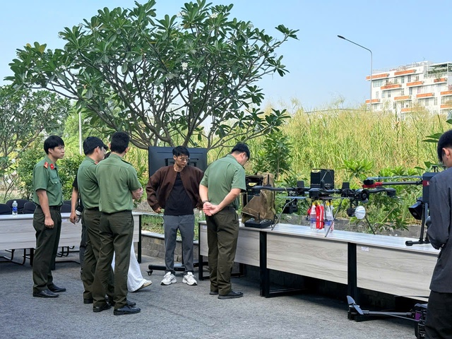 Tăng cường ứng dụng drone trong bảo đảm an ninh, trật tự tại TP. Hồ Chí Minh - Ảnh 5.