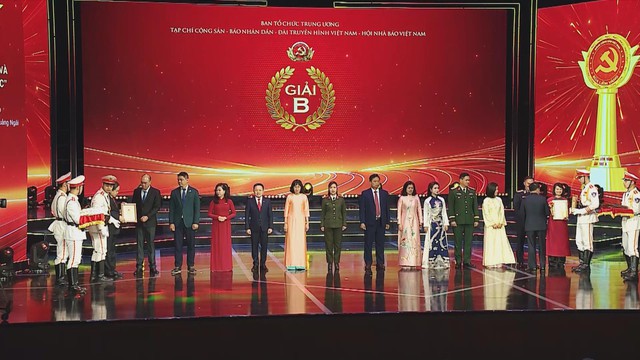 Tuyên dương 96 Bí thư Chi bộ xuất sắc, trao Giải Búa liềm vàng lần thứ X năm 2025 - Ảnh 3.