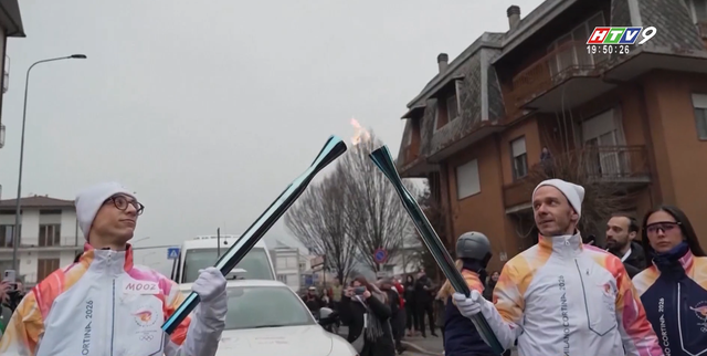 Đuốc Olympic mùa đông đi qua vùng Lombardy - Ảnh 2.