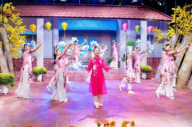 Ca sĩ nhí Trang Nhung - Tiếng hát trong veo gieo mùa xuân vào lòng người - Ảnh 1.