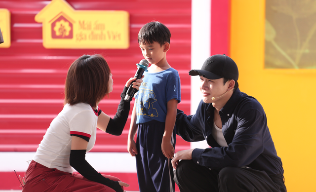 Lâm Bảo Ngọc giúp hai chị em mồ côi về quê thăm mộ mẹ - Mái ấm gia đình Việt- Ảnh 5.