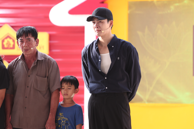 Chuyện bé Huỳnh Yến mồ côi mẹ, cha ngoài 60 tuổi bốc vác nuôi hai con - Ảnh 12.