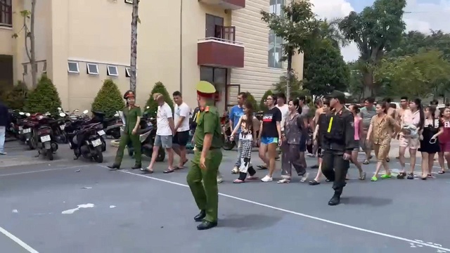 TP. Hồ Chí Minh: Đột kích ổ ma túy liên tỉnh, bắt giữ "ông trùm" trốn truy nã từng mang án giết người - Ảnh 1.